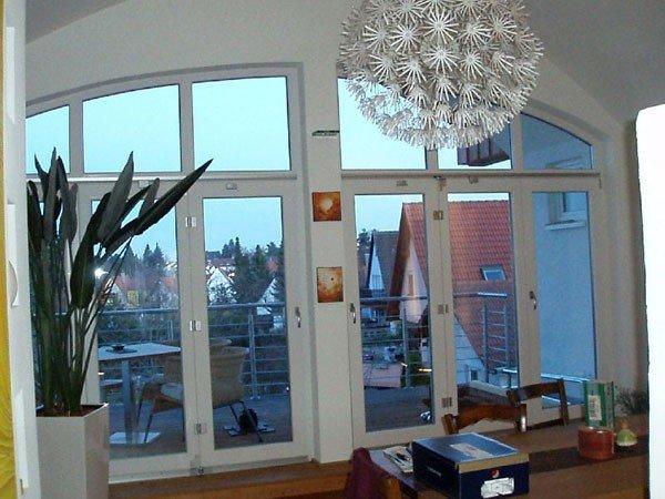 Fensterfront und Falt-Balkontüren in weiß 
